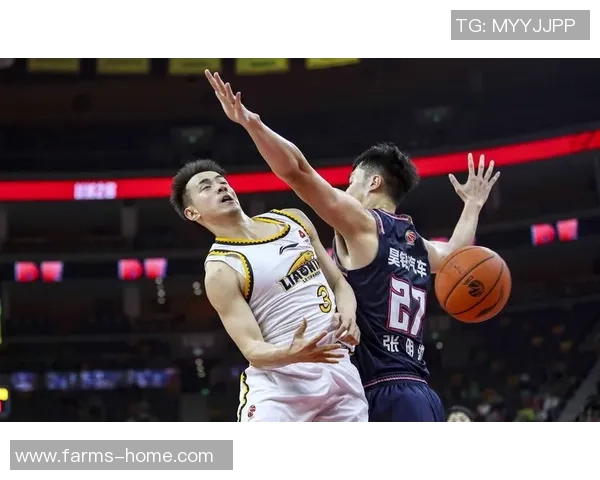 广东大溢与辽宁本钢激战正酣谁将赢得这场篮球巅峰对决